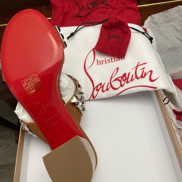 🚨 SOLD Christian Louboutin block heels - Picture 2 of 2